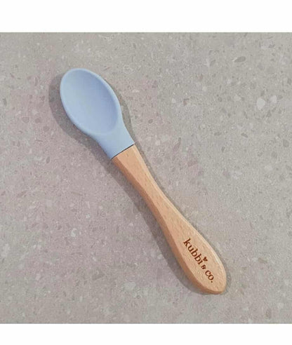 Spoon with wooden handle and blue silicone head with 'kubbi & co' on handle
